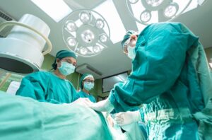 Lee más sobre el artículo La Asociación Española de Cirujanos da respuesta a dudas que surgen sobre la actuación en pacientes oncológicos